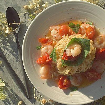 エビとトマトのオイルソースパスタ