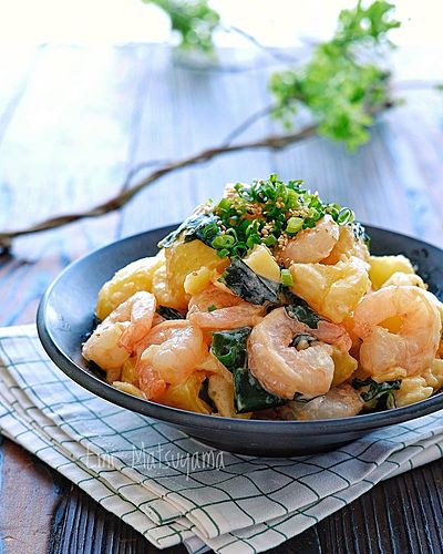 じゃがいもとむき海老とわかめのスタミナオイマヨサラダ﻿