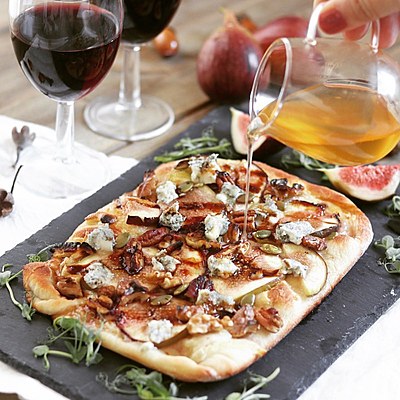 魚焼きグリルで！！本格！いちじくとブルーチーズのピザ　はちみつをたらり〜〜ん