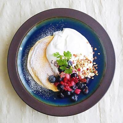 ヨーグルトクリーム添え！ふわふわ米粉パンケーキ