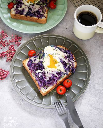 紫キャベツの巣ごもり卵トースト