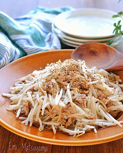 もやしとひき肉のさっぱりレモン炒め﻿