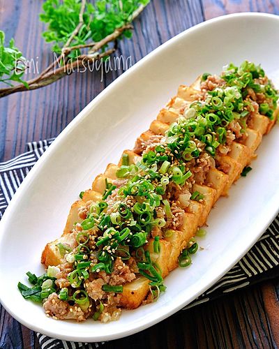 カリッと焼き絹厚揚げのレンチン万能肉味噌かけ﻿