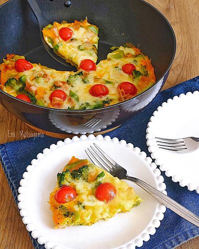 ひっくり返さなくてＯＫ　！クリスマスカラーのチーズオムレツ﻿