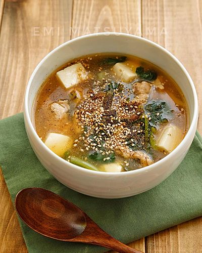 胡椒を効かせる大人味＊小松菜と豚肉の酸辣湯風スープ＊