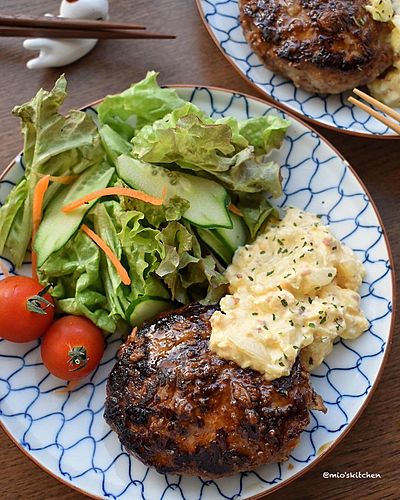 ハンバーグ南蛮のタルタルソースがけ