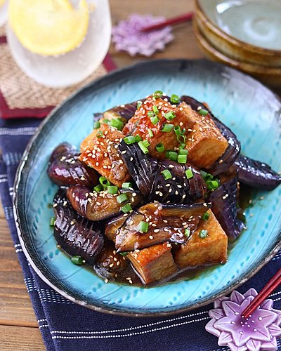 時短！15分以内でできるメインのおかず！とろっとろナスと厚揚げのオイ•ガリ•ハニー甘辛炒め