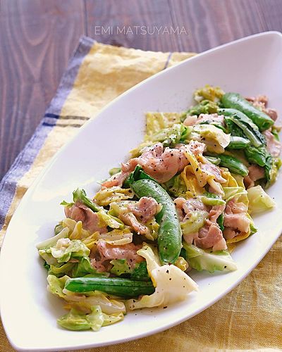 春キャベツとスナップエンドウと豚バラのめんつゆマヨ炒め﻿