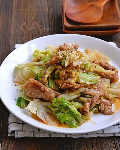 ねぎと生姜を効かせたキャベツと豚こまの旨味噌炒め