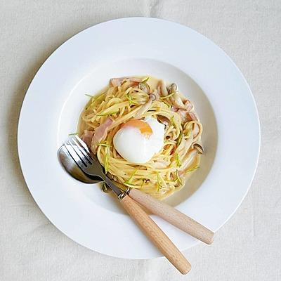 スープ仕立てのあっさり和風カルボナーラ