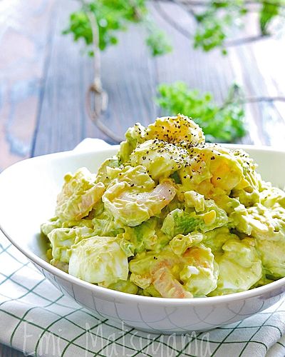 アボカドとゆで卵とむき海老の旨レモンマヨサラダ