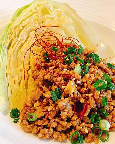 蒸しキャベツの麻婆風そぼろ餡かけ