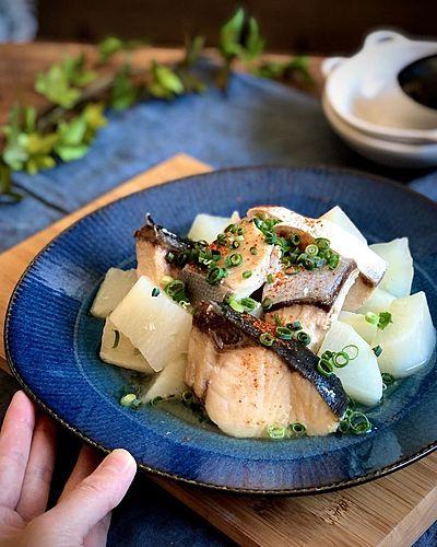 白だしニンニクぶり大根