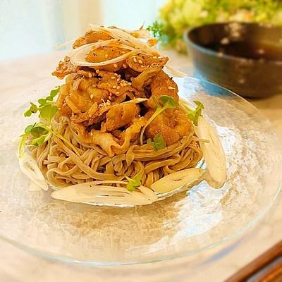 山盛り冷やし肉そば