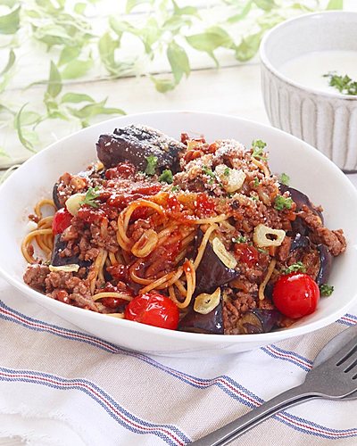 とろとろナスのガーリックミートソースパスタ