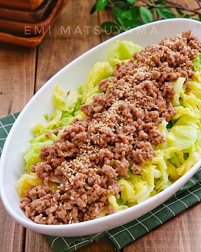 キャベツ1玉！＊ゆでキャベツの肉味噌乗っけ＊