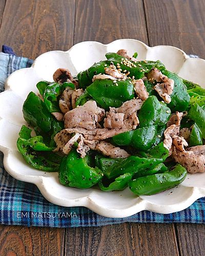 豚こまピーマンのゆかりバター炒め