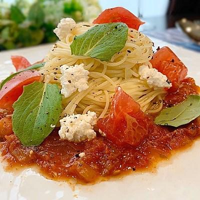 冷製パスタ・カプレーゼ風