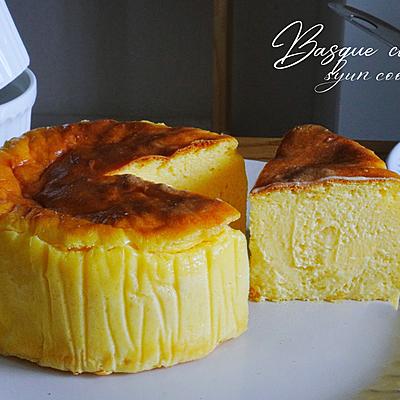 バスクチーズケーキ作り方！
【材料4つ！
