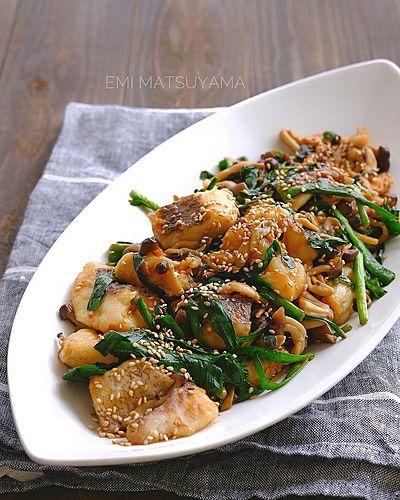 白身魚とニラとしめじの中華炒め