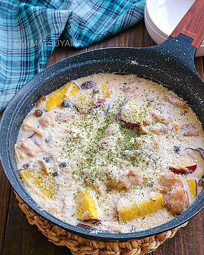 簡単ホワイトソースで！鶏肉ときのことさつまいものクリーム煮 ⁡
