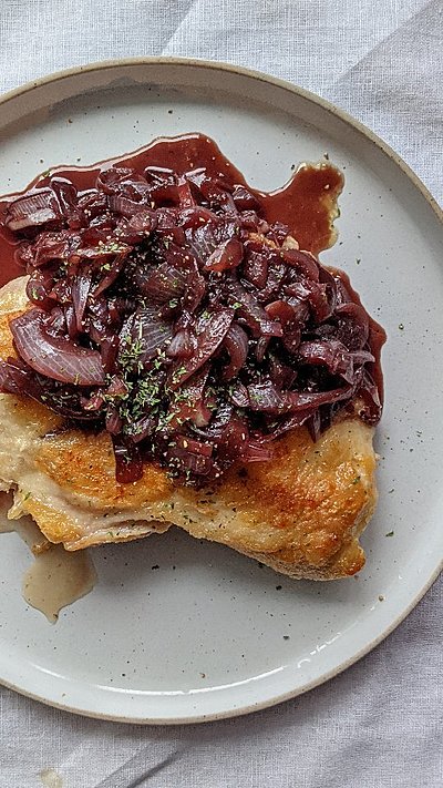 赤ワインソースでいつもとは違うチキンソテー