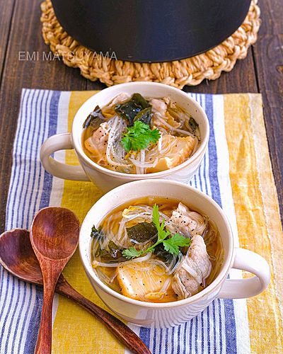 絹揚げ豚もやしのほんのりエスニック風春雨スープ ⁡