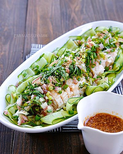 薬味どっさりしっとり塩茹でむね肉とさっぱり旨ダレ ⁡