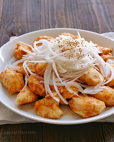つるりんしっとり鶏むね肉の旨ごまダレ和え﻿