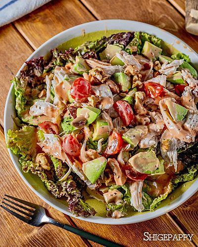 ほぐし蒸し鶏のペッパーサウザンドレシングサラダ