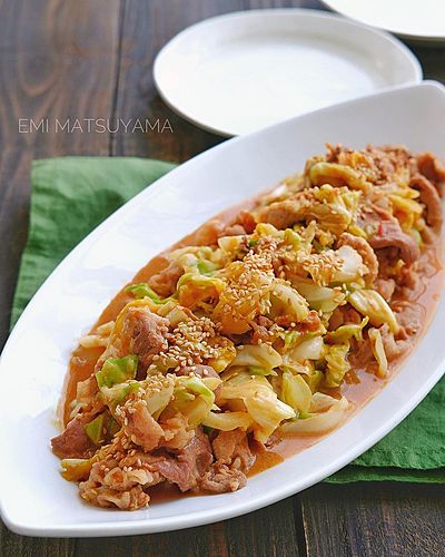 キャベツと豚こまのこくまろピリ辛とろみ炒め﻿