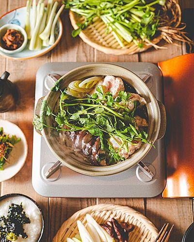 めんつゆで簡単！春を楽しむセリ鍋