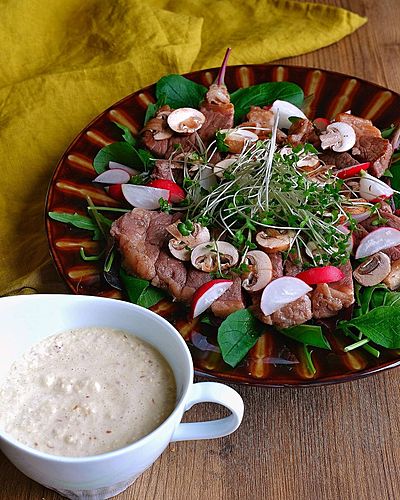 絶品にんにくりんごドレッシングのステーキサラダ﻿