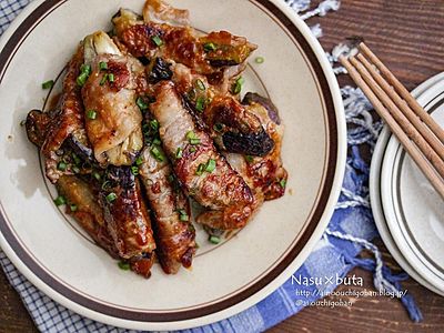 ご飯がもりもりすすむこと間違いなし！なすの豚巻きガーリック味噌レシピ♡