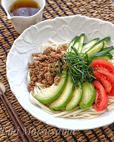 白だしで簡単！＊ひき肉乗せさっぱり冷やしサラダうどん＊