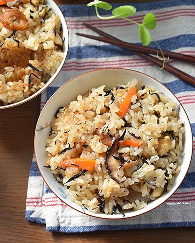 ひじきの煮物で梅炊き込みご飯