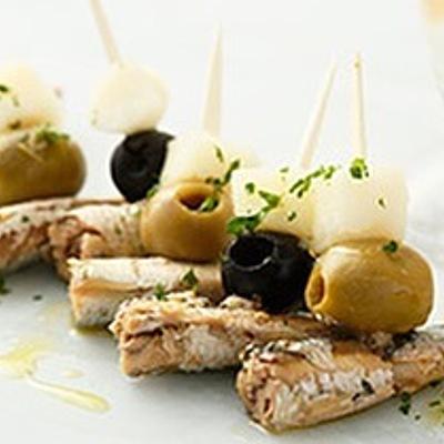 クーガ芋のピクルスとオイルサーディンのピンチョス