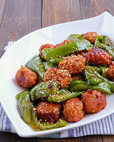 揚げずにヘルシー！豚団子とピーマンの照り炒め