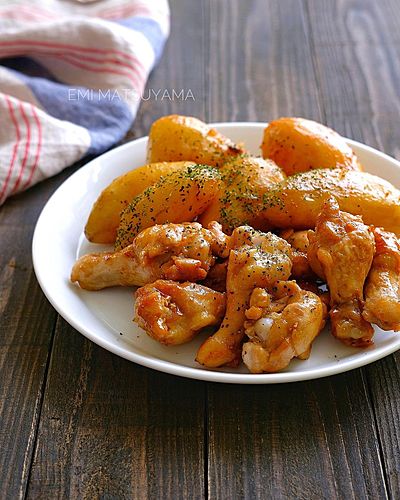 手羽元とじゃがいものオイぽんバター蒸し照り煮【無水調理】﻿