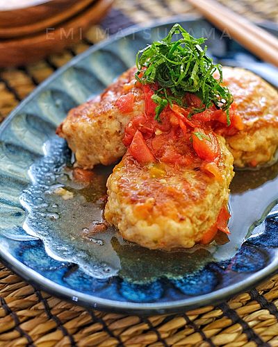 はんぺんとえのきたっぷりの和風生トマト煮込み鶏バーグ