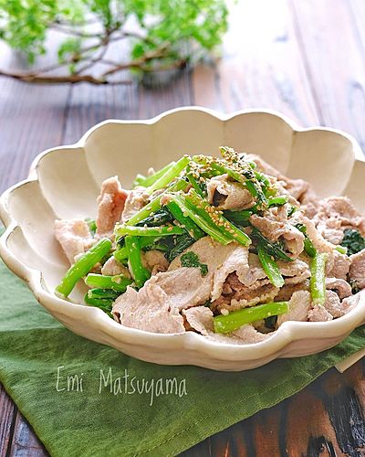 ゆで豚と小松菜のごまマヨ和え﻿