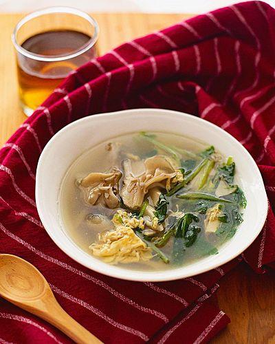 舞茸とほうれん草の味覇スープ