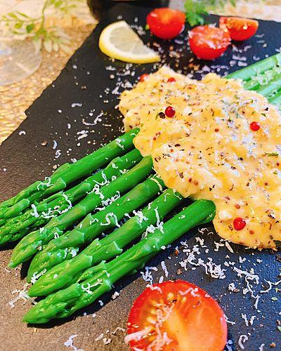 アスパラガスのマヨマスタードソースがけ