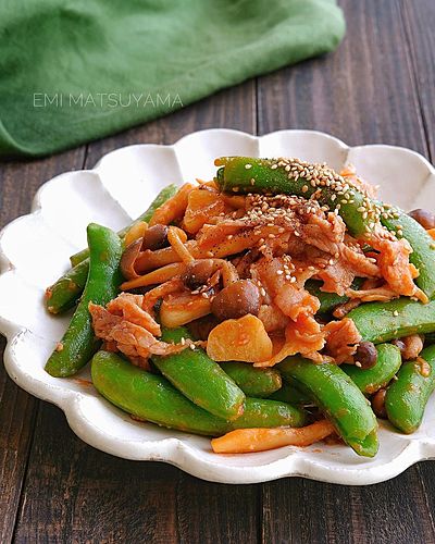 スナップエンドウと豚バラのオイケチャにんにく味噌マヨ炒め﻿