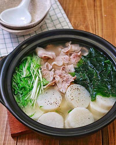 豚バラと長芋とわかめと水菜のお鍋