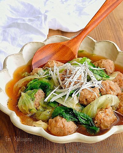 レタス1玉ペロリ！豚団子とレタスのとろーり煮﻿