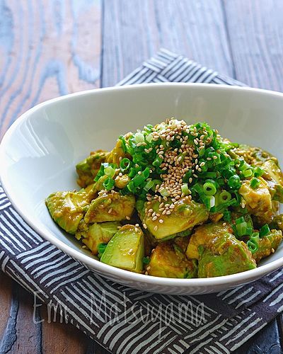 簡単おつまみ！アボカドユッケ﻿