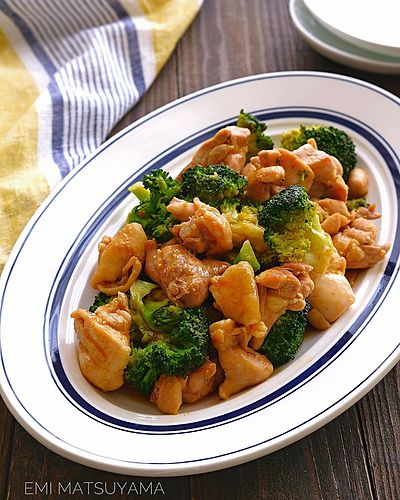 ブロッコリーと鶏肉のコク旨カレーマヨ炒め﻿