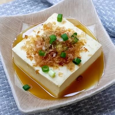 レンジで簡単 出汁がおいしい湯豆腐 | クラシル