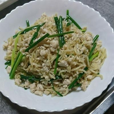 鶏ひき肉のねぎ塩焼きそば | クラシル